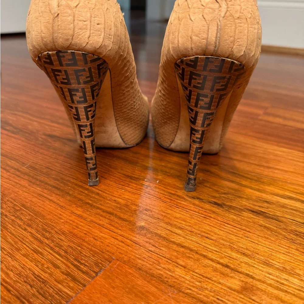 Fendi Brown Textured Heels - Picture 9 of 16